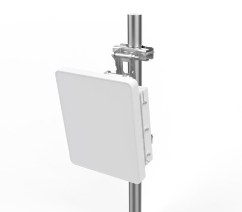Compact Active RIS equipment for outdoor and indoor 5G relay deployment